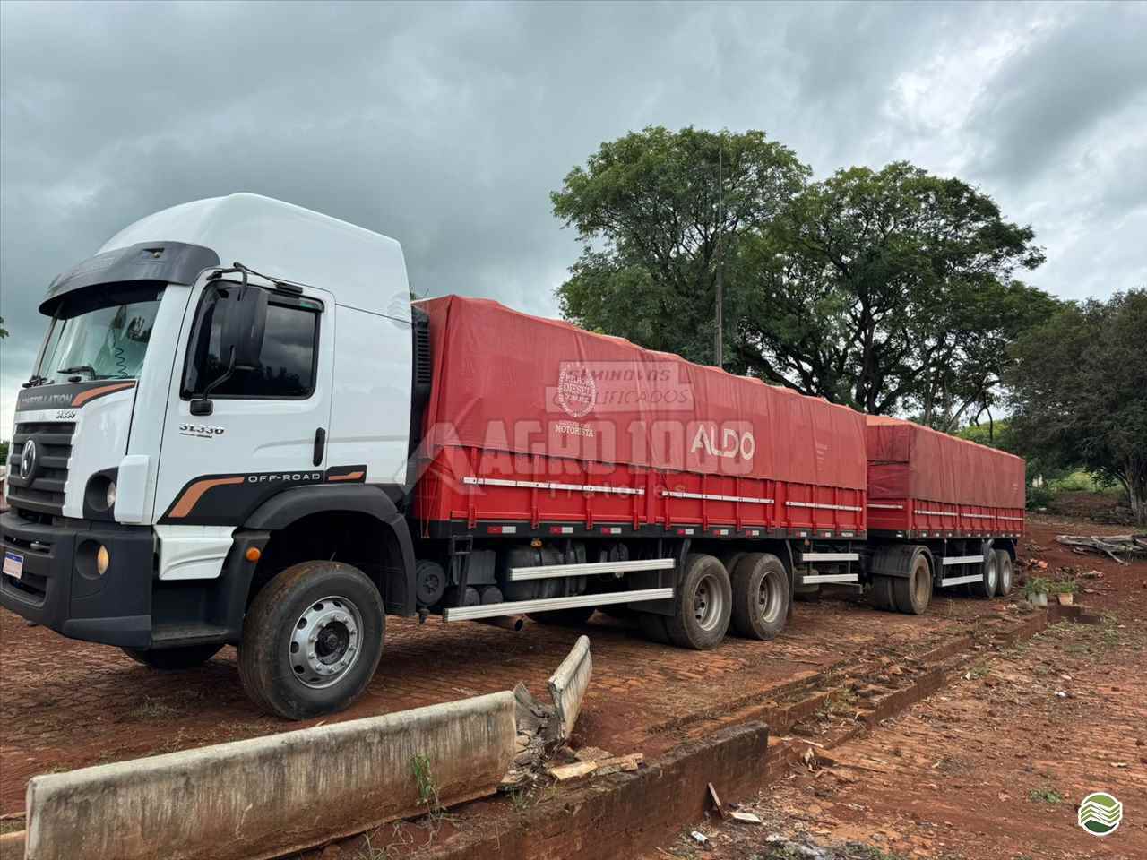 CAMINHAO VOLKSWAGEN VW 31330 Graneleiro Cavalo 6x4 Agro1000 Tratores LONDRINA PARANÁ PR